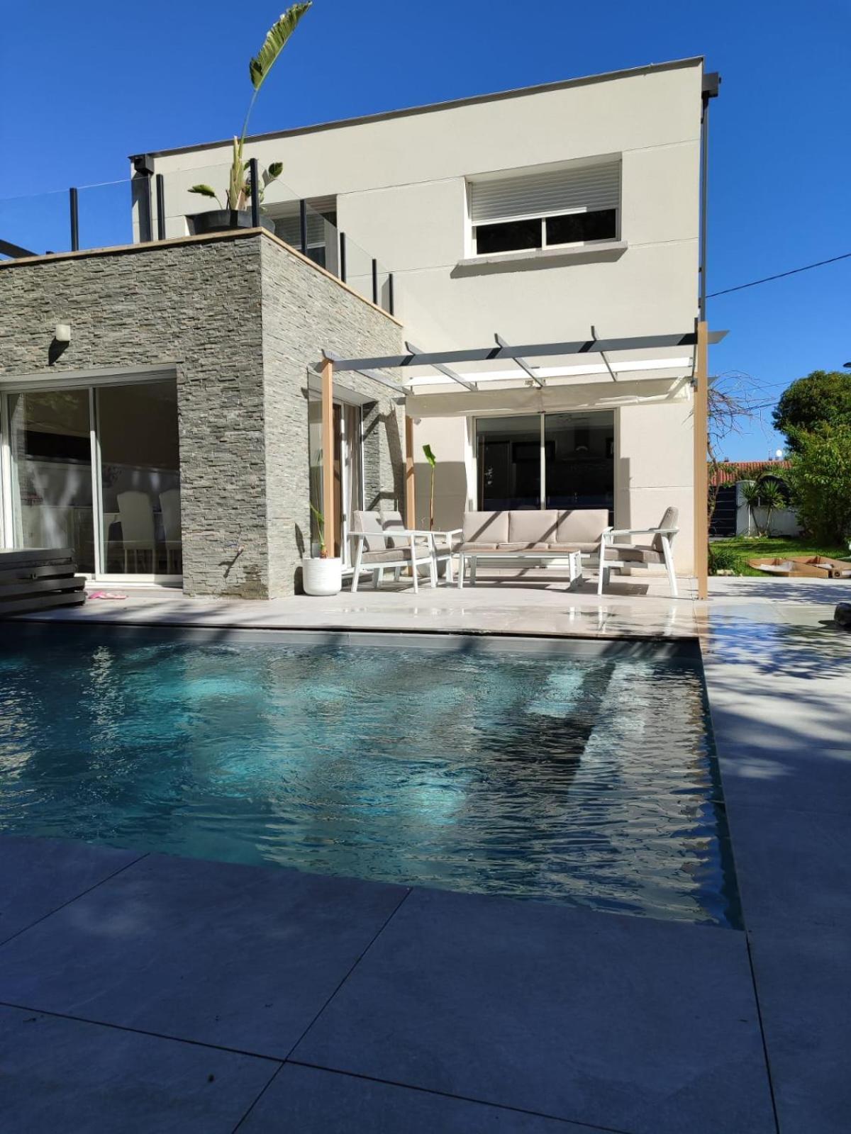 Maison Contemporaine *